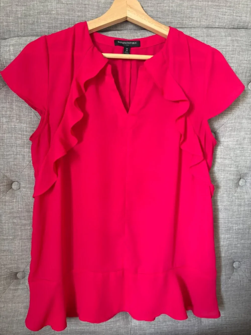 Banana Republic Pink Ruffle V-Neck Peplum Blouse Size Medium - Picture 4 of 11